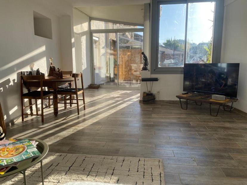 Hébergement de vacances Maison Plein Sud Sur Les Toits Au 2 Terrasses Montagnac (Herault)
